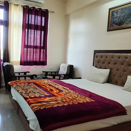 Hotel Amrapali Jaipur Bagian luar foto