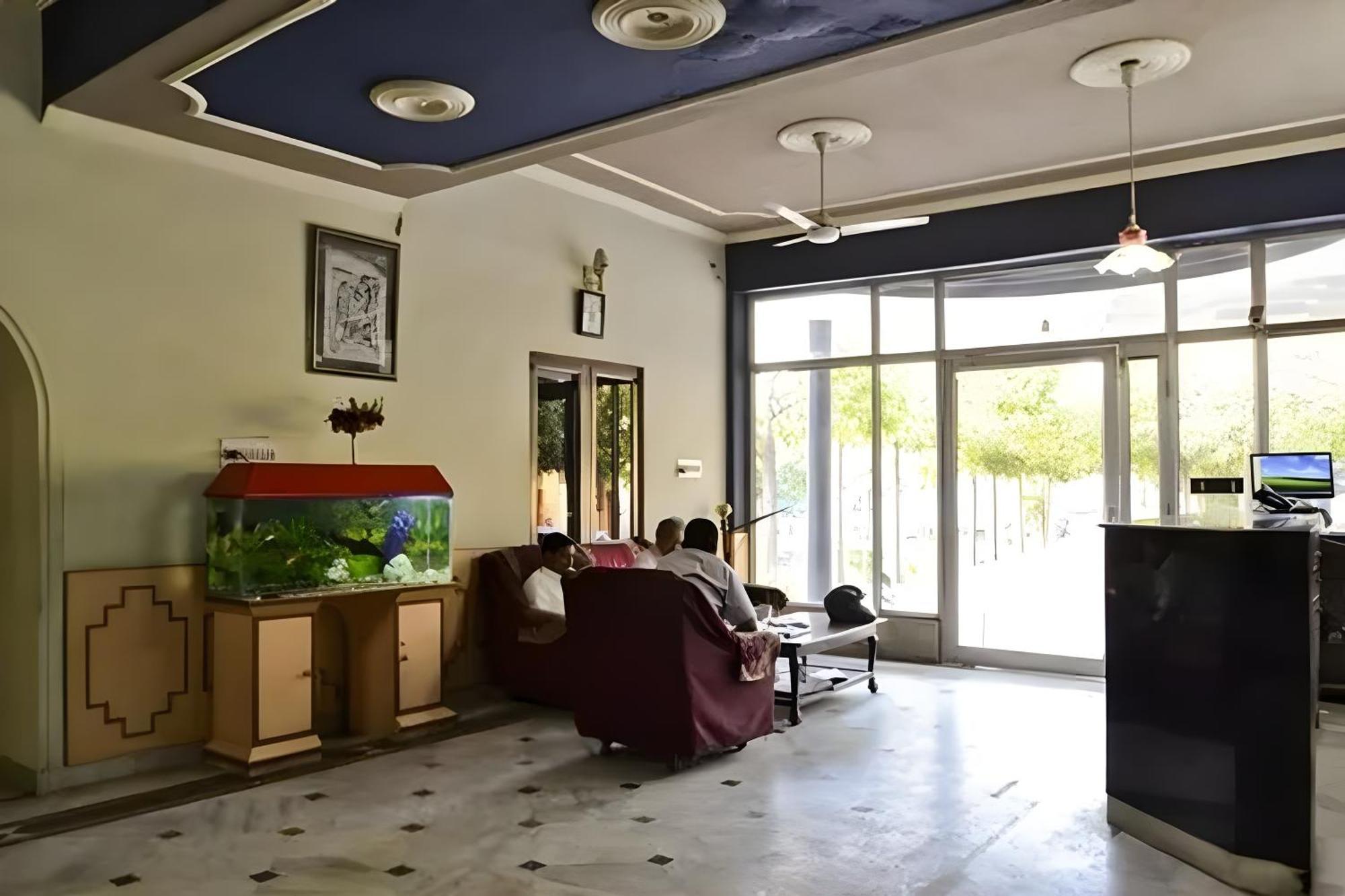 Hotel Amrapali Jaipur Bagian luar foto