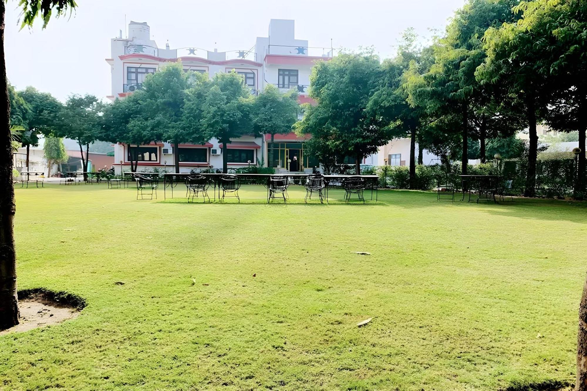 Hotel Amrapali Jaipur Bagian luar foto
