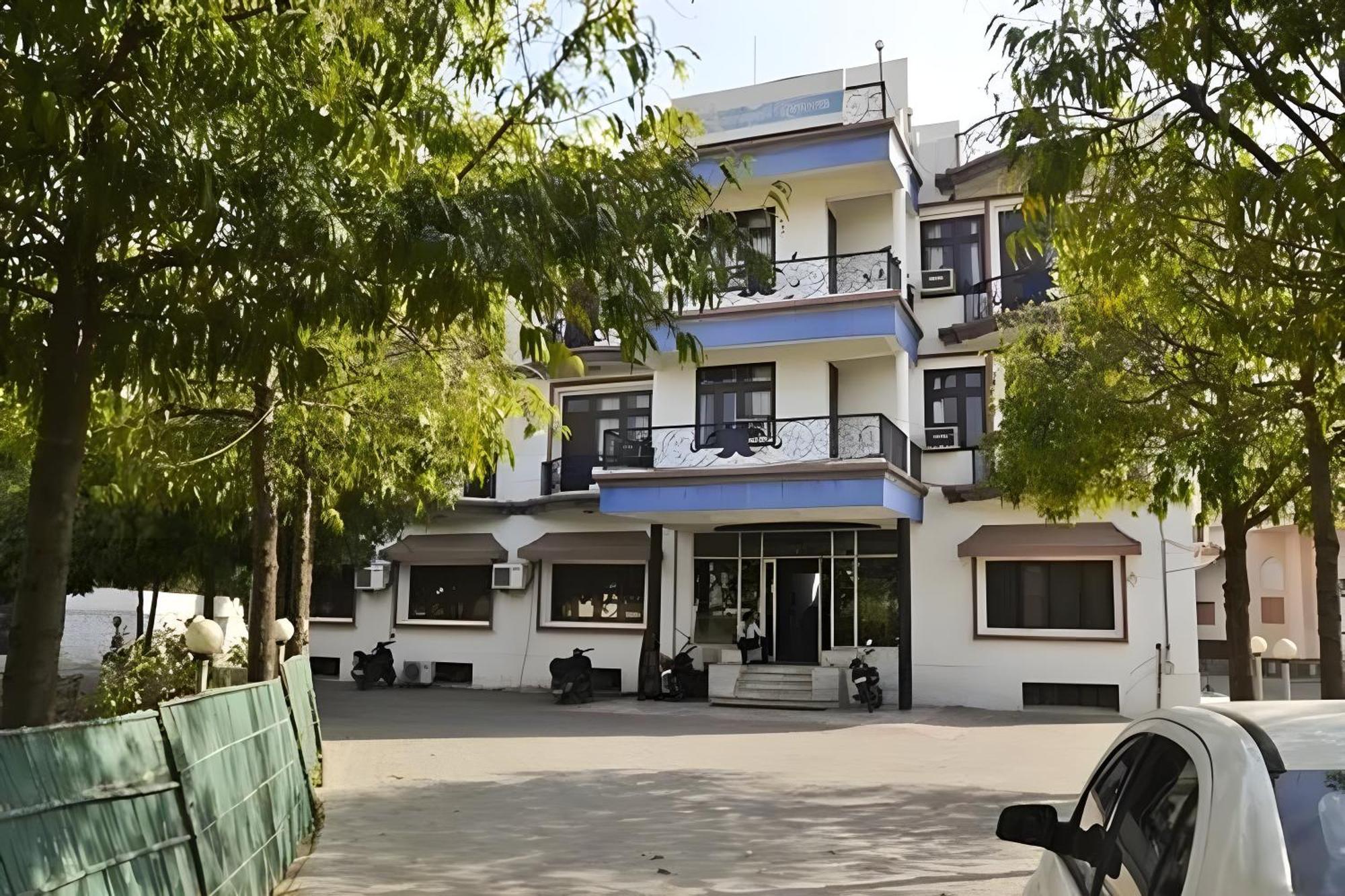 Hotel Amrapali Jaipur Bagian luar foto